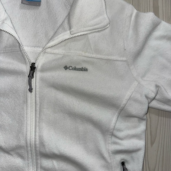 Columbia Women's Classic White Fleece Jacket - Picture 4 of 9